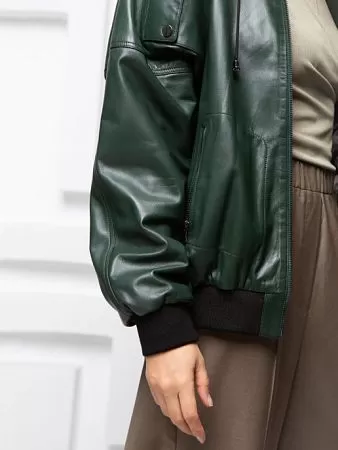 Куртка кожаная зеленый бомбер