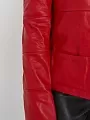 Красная кожаная куртка с молнией