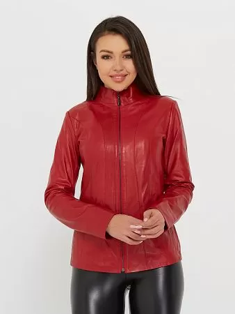 Кожаная приталенная женская куртка красная